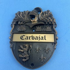 VINTAGE DECORATIVE METAL COAT OF ARMS WALL PLAQUE/MEDIEVAL SHEILD 5.5” TALL.