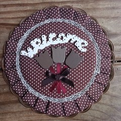 Vintage ’80s Cottagecore Welcome Sign Tulips Brown Polka Dot Fabric Wicker
