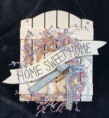 “Home Sweet Home” Fence w/ Wreath Hanging Sign 12×10”, Summer, Welcome, New Home