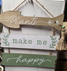 “Plants Make Me Happy” 3 Tierd Hanging Twine Sign For Garden And Wall Decor