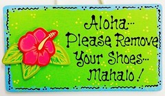 TROPICAL HIBISCUS Aloha Mahalo REMOVE SHOES SIGN Hawaiian Take Off Wall Plaque