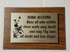Vintage Crestwood Plaques “Home Blessing” Plaque on Wooden Base 7.5″ x 5.5″