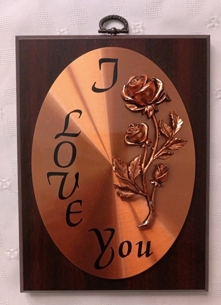 A&F Made in Canada Wood Wall Plaque With 3D Copper “I Love You” /551