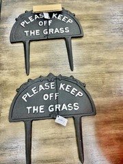 Keep Off the Grass Sign, 2Pack 9.5”x4.5” Stay Off Grass for Yard Metal