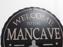 Bottle Cap Shaped Metal Wall Sign Welcome To The Man Cave with Bottle Opener A8