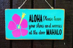 TROPICAL HIBISCUS Aloha Mahalo REMOVE SHOES SIGN Hawaiian Tiki Wall Art Plaque