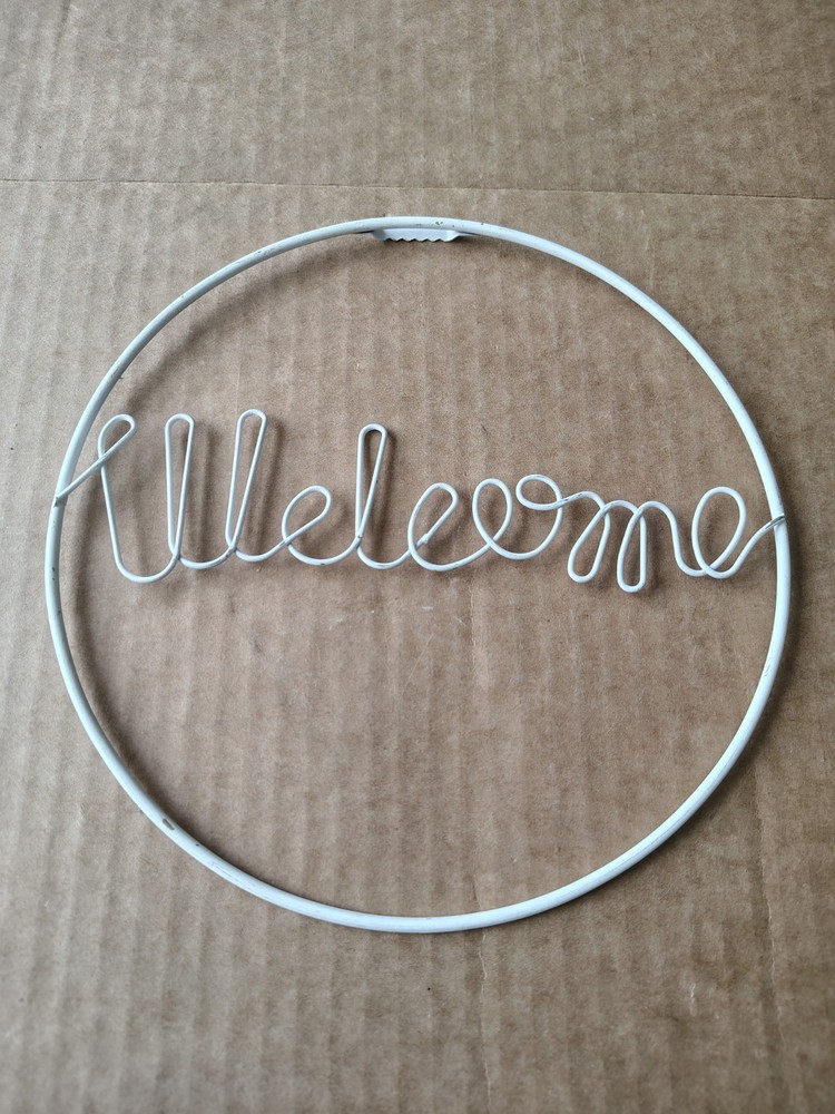 White Metal Wall Art “Welcome” Sign Cursive Circular Decor Indoor Outdoor Home