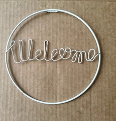 White Metal Wall Art “Welcome” Sign Cursive Circular Decor Indoor Outdoor Home