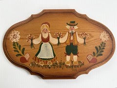 Vtg Hand Painted Wood Wall Plaque Dutch Or Swiss Couple Traditional Dress 8×13”