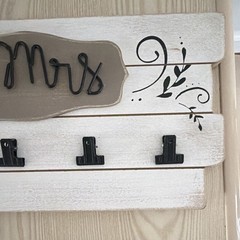 Young’s Mr & Mrs Rustic Wall Plaque with Clips, Wood & Metal, White Beige Black