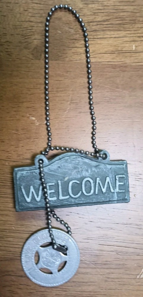 Small Welcome Sign Wall Plaque Good Luck Coin Hanging Decor with Chain