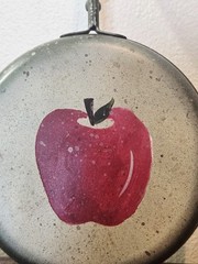 Decorative Hanging Pan w/ Handpainted Apple 6×11 inv626-29