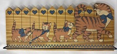 1990 Country Cats & Blue Hearts Wood Wall Decor Attached Rack 13×5.5 avon gifts