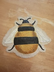 DEBBIE MUMM BUMBLE BEE WALL HANGER, LOOKS LIKE SLATE,