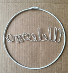 White Metal Wall Art “Welcome” Sign Cursive Circular Decor Indoor Outdoor Home