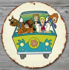 Scooby-Doo Mystery Machine 12″ Diameter Vintage Novelty Metal Sign Made In USA