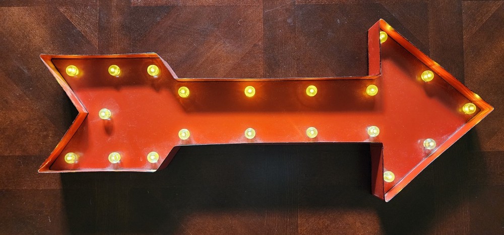 Arrow Sign With Lights, Color Red And Measures 24″ x 10″ x 2″