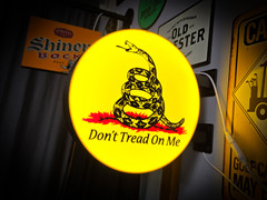 DON’T TREAD ON ME ~ 2-Sided Round Lightbox 3D Printed