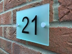 MODERN HOUSE SIGN PLAQUE DOOR NUMBER STREET FROSTED GLASS EFFECT ACRYLIC NAME