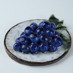 Vintage Ceramic Grape Cluster Wall Plaque 4.5″ – Hand-Painted Fruit Decor