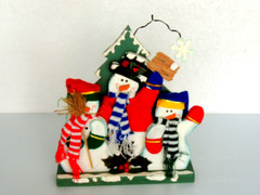 Christmas Decor free standing wood LET IT SNOW SNOWMAN family w/ scarf 9 ” x 11