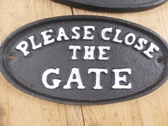 7 Cast Iron Please Close The Gate Plaque Sign *PAINT DEFECTS* Flea Marker Resell