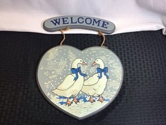 VTG COUNTRY FARMHOUSE BLUE BOW GOOSE GEESE WOODEN WELCOME PLAQUE COTTAGE CORE
