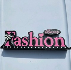 Fashion Queen Wooden Wall Sign Pink Black Decorative Plaque Girls Room Decor